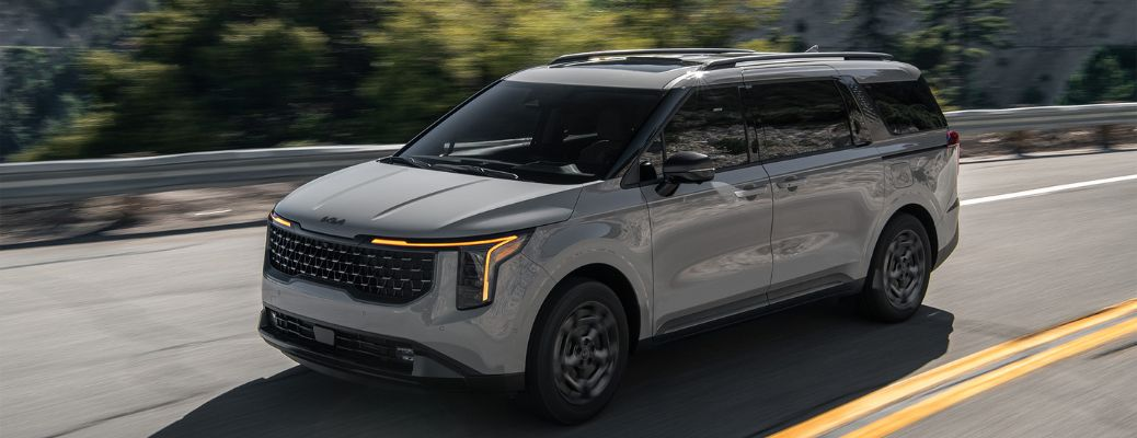 front quarter view of the 2025 Kia Carnival MPV Hybrid