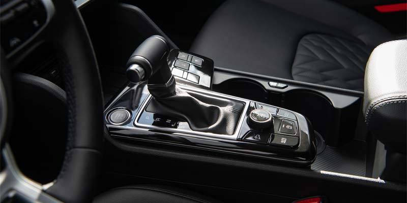 Center console and gear shifter of the 2025 Kia Sportage showcasing premium interior design details.
