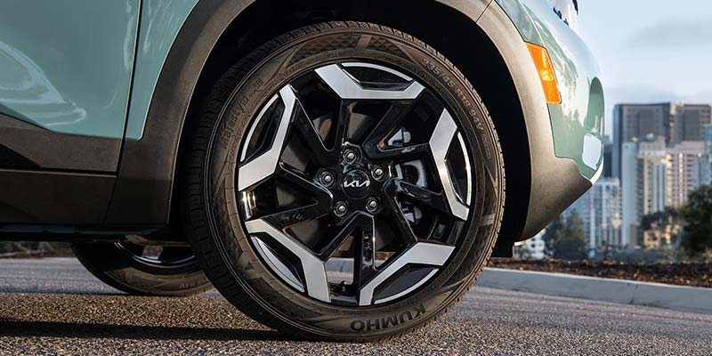 Kia Seltos alloy wheel and front tire close-up.